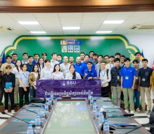 Welcomed a visit of 47 management and students with major in Information Technology from Build Bright University