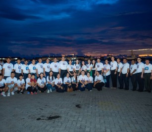Held a fireworks and lantern launching ceremony for a commencement of Funan Techo canal construction
