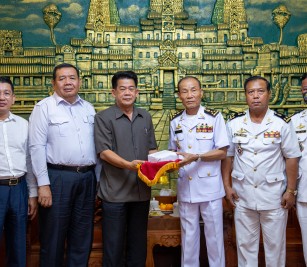 Participate in the reminiscence ceremony and best wishes to all captains, chief officers and crews at Ream Navy Base on the occasion of upcoming Khmer Traditional New Year
