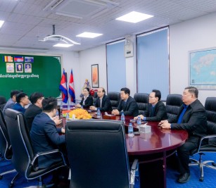 ការអញ្ជើញសម្តែងការគួរសម នៃកុងស៊ុលវៀតណាម ប្រចាំខេត្តព្រះសីហនុ នៅកំពង់ផែស្វយ័តក្រុងព្រះសីហនុ
