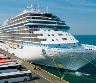 SEVEN SEAS EXPLORER cruise ship with nationality of MARSHALL ISLAND
