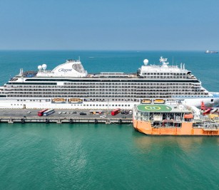 SEVEN SEAS EXPLORER cruise ship with MARSHALL ISLAND nationality, length of 223.74 meters, width of 31.00 meters, and depth of 7.00 meters