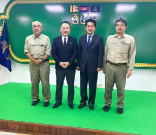 Warmly greeting a courtesy call and the heartfelt congratulation on the Inauguration Ceremony