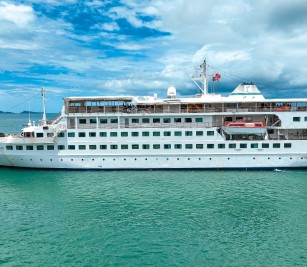 DOULOS HOPE cruise ship with nationality of MALIA