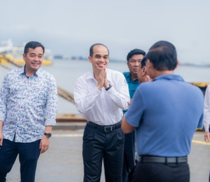 Welcomed a visit of His Excellency, Lok Chumteav, Mister and Missus from the Municipality of Province, City and Districts, Councils Committee of Province