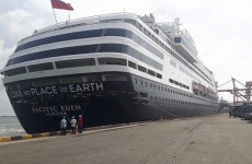 នាវាទេសចរណ៍ឈ្មោះ Pacific Eden ដែលជានាវាទី ២៨ មកពីកំពង់ផែប្រទេសសឹង្ហបូរី