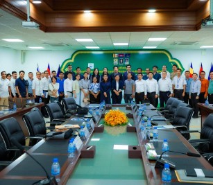 Held a discussion meeting with Delegations of Cambodia Logistics Association (CLA), Cambodia Chamber of Commerce (CCC)