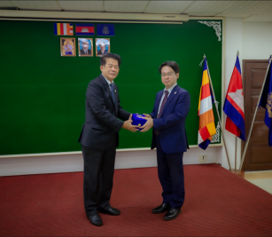 held a discussion meeting with Customs and Logistics Committee of Japanese Business Association of Cambodia (JBAC) led by TABEI Hideaki