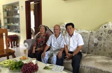 ឯកឧត្ដម លូ គឹមឈន់ ព្រមទាំងថ្នាក់ដឹកនាំកំពង់ផែ បានគោរពជូនពរលោកព្រឹទ្ធាចារ្យ លឹម ណៃ និងក្រុមគ្រួសារ