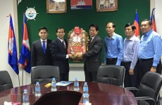 ឯកឧត្ដមអគ្គកុងស៊ុលប្រចាំខេត្តព្រះសីហនុ និងឯកឧត្ដម លូ គឹមឈន់ បានជូនពរគ្នាក្នងឱកាសបុណ្យចូលឆ្នាំថ្មីប្រពៃណីជាតិខ្មែរ