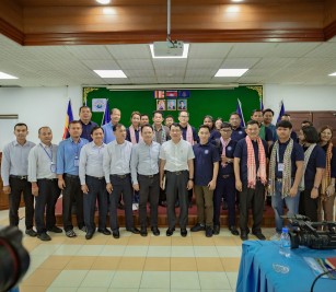 PAS Management Team, welcomed a visit of 30 high journalists of multiple medias, led by Mr. Puy Kea, President of Cambodian Journalists Club, to study the potentials
