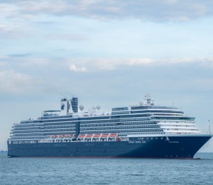 Welcome the return to Cambodia by the Giant Cruise Ship MS Westerdam, is carrying of approximately 2,000 tourists to the Kingdom of Cambodia