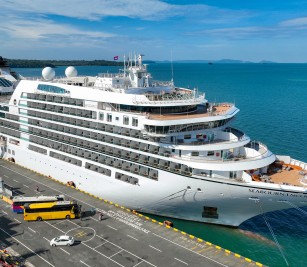 SEABOURN ENCORE cruise ship with BAHAMAS nationality, length of 210.5 meters, width of 28 meters, and depth of -6 meters, docked safely at PAS