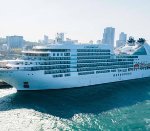 SEABOUNR ENCORE cruise ship with nationality of BAHAMAS
