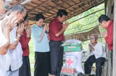 ឯកឧត្តម លូ គឹមឈន់ បានចុះដាក់ថ្នាំអាបែតជូនបងប្អូនប្រជាពលរដ្ឋ នៅស្រុកព្រៃនប់ ខេត្តព្រះសីហនុ