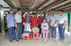 អំណោយមនុស្សធម៌កាកបាទក្រហមកម្ពុជាខេត្តព្រះសីហនុ ចែកជូនដល់គ្រួសារក្រីក្រ ដែលមានកូនចំនួន ៩ នាក់