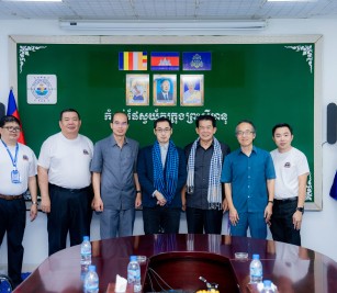 កិច្ចសំភាសន័ជាមួយកាសែតជប៉ុន Nikkei នៅ កំពង់ផែស្វយ័តក្រុងព្រះសីហនុ
