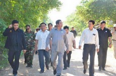 ឯកឧត្តមនាយឧត្តមសេនីយ៍ បណ្ឌិត គន់ គីម រួមដំណើរដោយឯកឧត្តម លូ គឹមឈន់ បានជួបសំណេះសំណាលជាមួយបងប្អូនអតីតយុទ្ធជន និងគ្រូនិវត្តជន