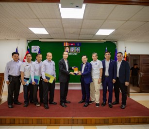 ទទួលស្វាគមន៍ដំណើរទស្សនកិច្ចរបស់ សមាគមភស្តុភារកម្មកម្ពុជា ដឹកនាំដោយ លោក ឧកញ៉ា ស៊ិន ចន្ធី ប្រធានសមាគមភស្តុភារកម្មកម្ពុជា និងពិភាក្សាការងារពាក់ព័ន្ធនឹងបញ្ហាប្រឈមមួយចំនួន ក្នុងដែន