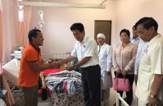 ឯកឧត្តម លូ គឹមឈន់ បាននាំយកអំណោយសម្តេចកិត្តិព្រឹទ្ធបណ្ឌិត ជូនគ្រួសារដែលទើបសំរាលបានកូនភ្លោះ ៣