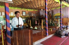 ឯកឧត្តម លូ គឹមឈន់ បានសំណេះសំណាលជាមួយប្រជាពលរដ្ឋ និងចូលរួមពិធីបុណ្យវិសាខបូជា នៅវត្តកោះកែវ