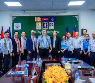 កិច្ចប្រជុំពិភាក្សាការងារជាមួយ ក្រុមហ៊ុន Evergreen Shipping Services (Cambodia) Co., Ltd. នៅ កំពង់ផែស្វយ័តក្រុងព្រះសីហនុ
