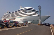 នាវាទេសចរណ៍ឈ្មោះ Crystal Serenity បានចូលចតនៅកំពង់ផែស្វយ័តក្រុងព្រះសីហនុ