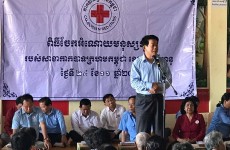 ឯកឧត្តម លូ គឹមឈន់ និងក្រុមការងារទាំងអស់ បាននាំយកអំណោយសម្តេចគតិព្រឹទ្ធបណ្ឌិត