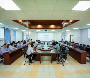 កិច្ចប្រជុំពិភាក្សាលើ របាយការណ៍គំនូសប្លង់លម្អិត សម្រាប់ការងារសំណង់ស៊ីវិល នៃការអនុវត្តគម្រោងពង្រីកចំណតផែកុងតឺន័រទឹកជ្រៅថ្មី កំពង់ផែក្រុងព្រះសីហនុ
