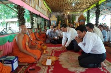 ឯកឧត្តម លូ គឹមឈន់ បានចូលរួមកាន់បិណ្ឌវេនទី ៩ នៅវត្តកោះកែវ និងវត្តព្រែកពោធិ៍មង្គល ស្រុកស្រីសន្ធរ ខេត្តកំពង់ចាម