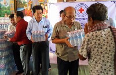 ការចុះចែកទឹកបរិសុទ្ធ និងផ្គត់ផ្គង់ទឹកស្អាតផ្តល់ជូនប្រជាពលរដ្ឋចំនួន ៤០០ គ្រួសារសម្រាប់ប្រើប្រាស់នៅឃុំសាមគ្គី ស្រុកព្រៃនប់