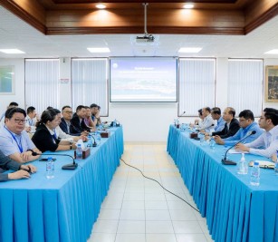 Welcoming the visiting of the Hehehui Association delegation led by Mr. Yin Liubing, Director of the 64 members Hehehui Entrepreneur Club to learn about the state of trade