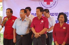 ឯកឧត្តម លូ គឹមឈន់ ប្រធានគណៈកម្មាធិការសាខា បានអញ្ជើញចុះសួរសុខទុក្ខ និងនាំយកអំណោយមនុស្សធម៌