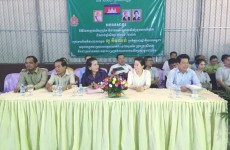 ពិធីចែករង្វាន់សិស្សពូកែ និងចែកអំណោយសិស្សជួបការលំបាក ដំណាច់ឆ្នាំសិក្សា ២០១៥ - ២០១៦