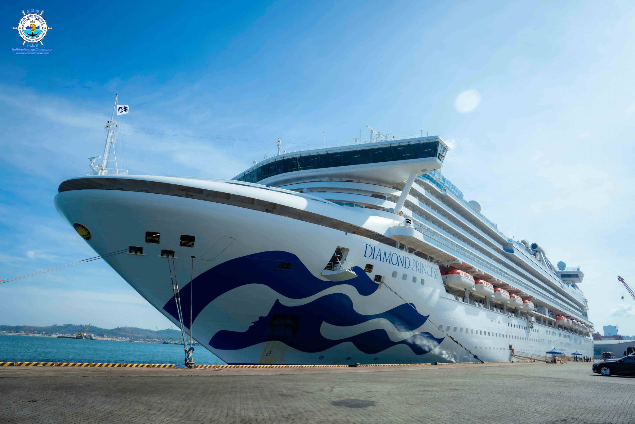 DIAMOND PRINCESS cruise ship with nationality of BERMUDA
