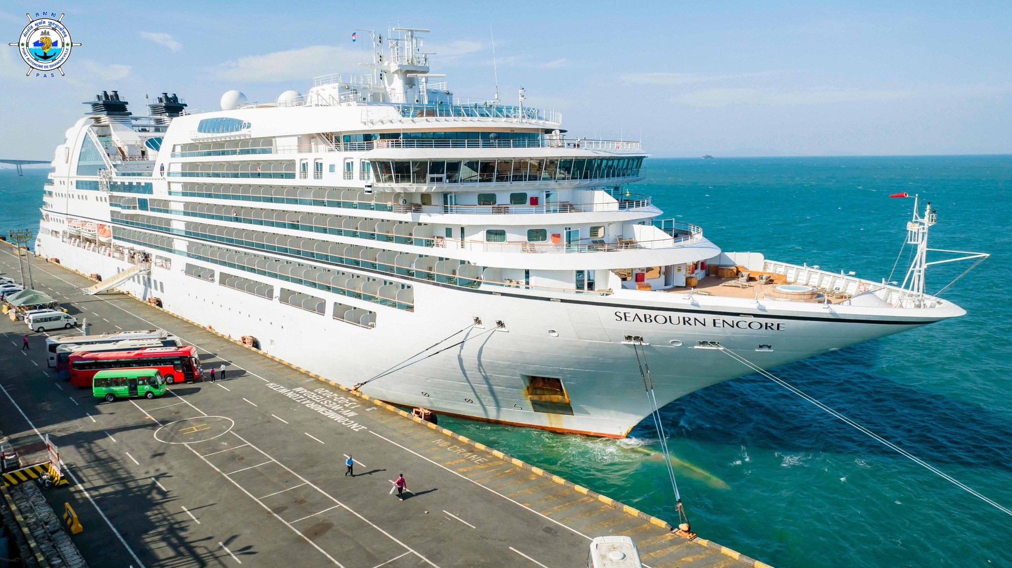 នាវាទេសចរណ៍ឈ្មោះ SEABOURN ENCORE សញ្ជាតិ BAHAMAS
